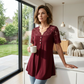 Blusa de encaje con escote en V y manga corta para mujer